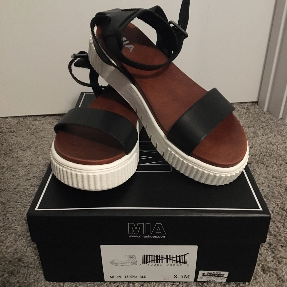 NIB MIA Platform Sandals